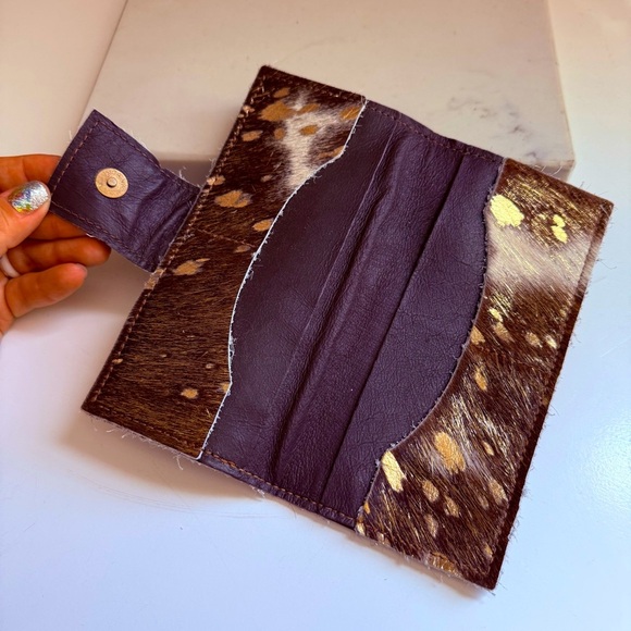 NWOT Genuine Leather Cowhide Large Wallet - Picture 4 of 6